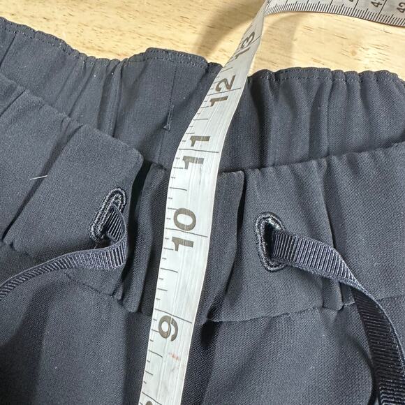 Lululemon On The Fly Crop Woven 23" Black Women's Size 4 Good Used Condition - Picture 8 of 9